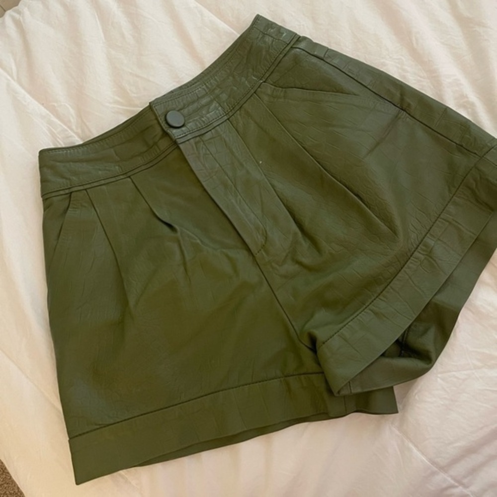 Green leather shorts Rosa Cha size 24us /34BR (xs)